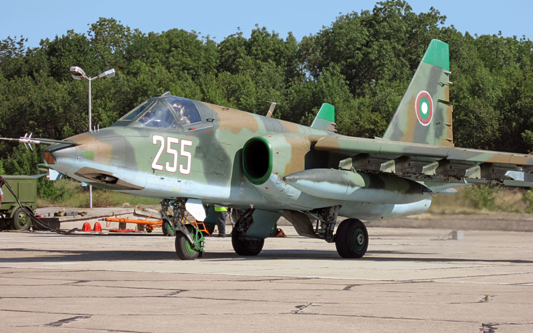 Avia.pro: България реши да ремонтира Су-25 в Беларус, а не в Русия